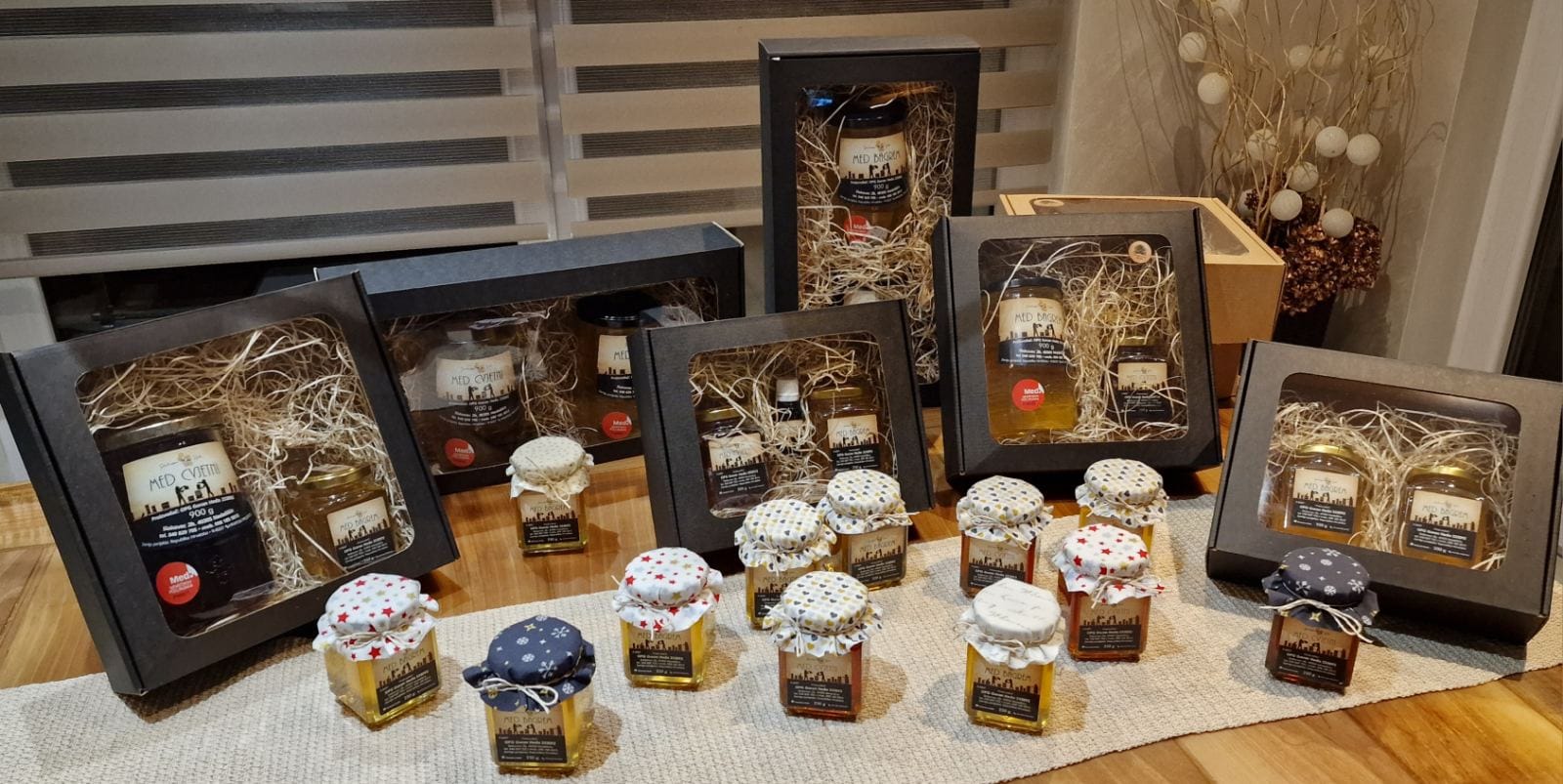 Naši proizvodi: bagremov med, cvjetni med, kremasti med i propolis kapi